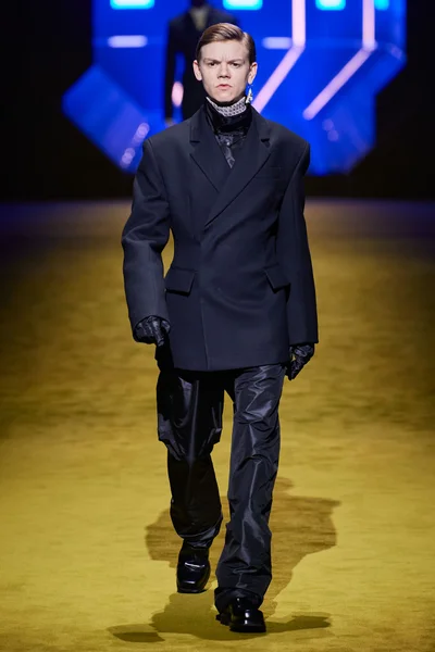 Look 3